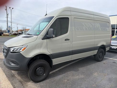 Used 2026 Mercedes-Benz Sprinter 144 Cargo image 3