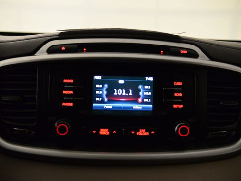 Used 2017 Kia Sorento LX image 28