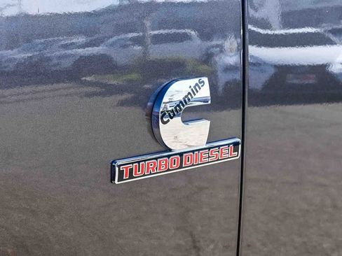 Used 2017 RAM 3500 SLT w/ Luxury Group image 13