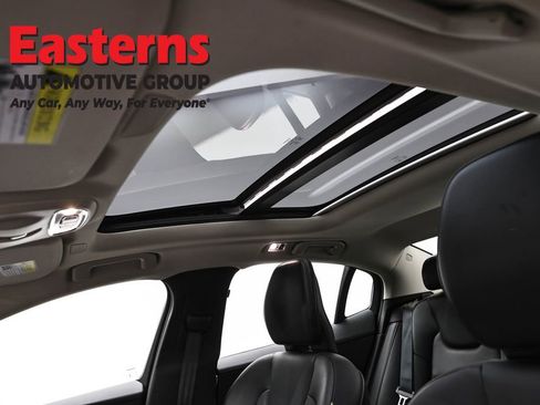 Used 2022 Volvo S60 B5 Momentum AWD/4WD image 33