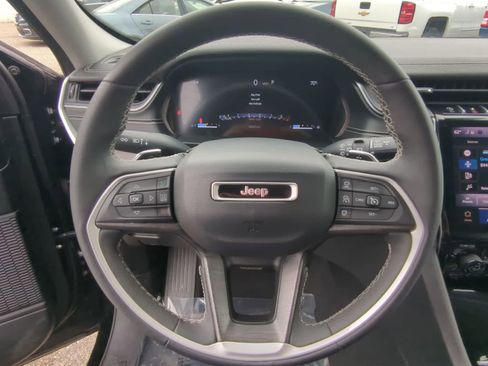 Used 2023 Jeep Grand Cherokee Limited w/ Luxury Tech Group II image 22