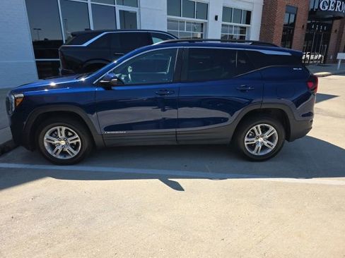 Used 2023 GMC Terrain SLE w/ Driver Convenience Package AWD/4WD image 7
