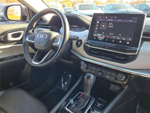 Certified 2022 Jeep Compass Limited image 8