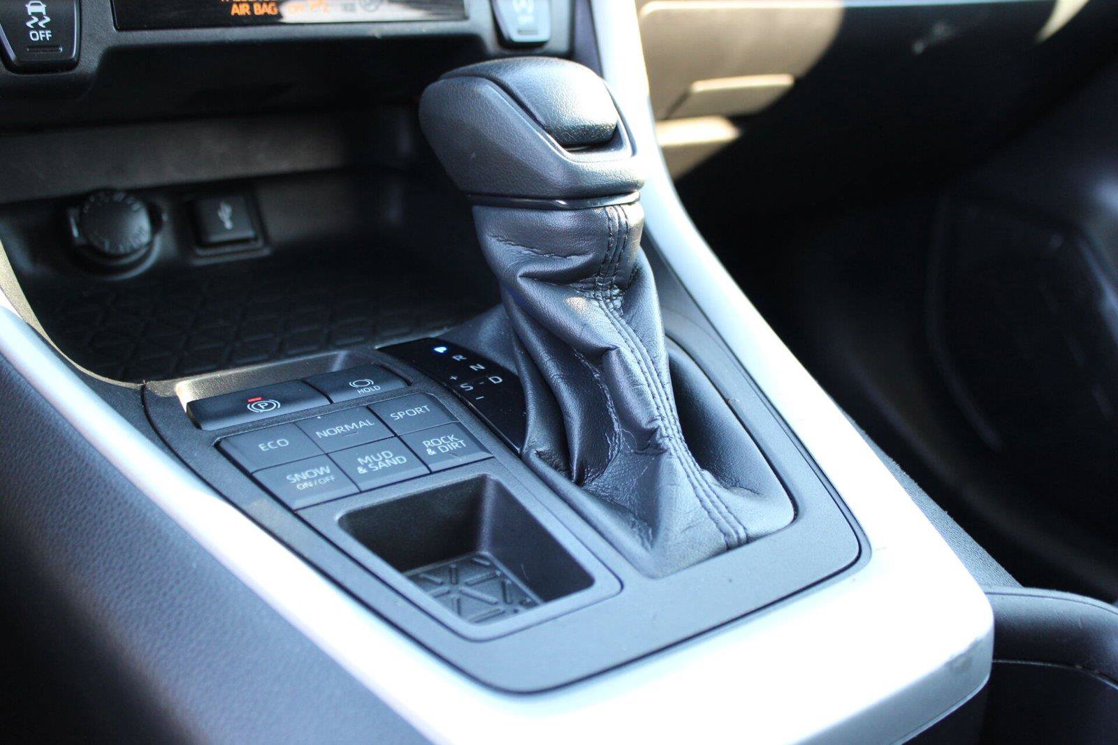 Used 2021 Toyota RAV4 LE AWD/4WD image 35