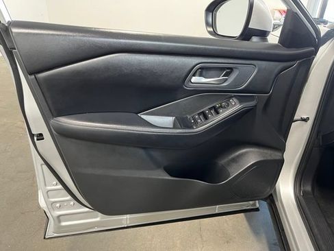 Used 2024 Nissan Rogue SV FWD image 25