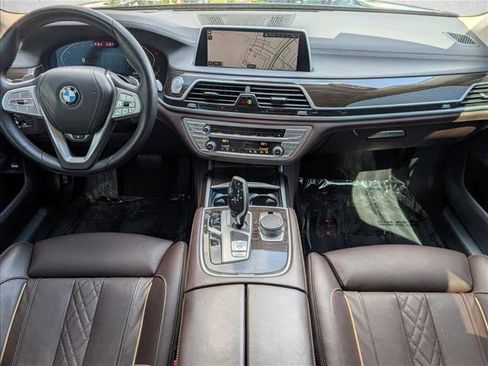 Used 2022 BMW 750i xDrive AWD/4WD image 19