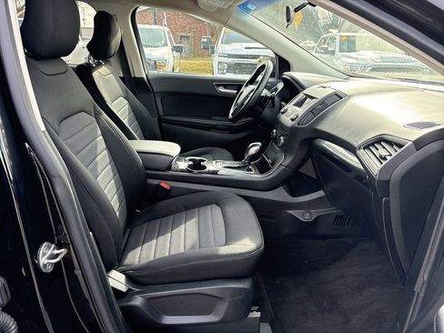 Used 2018 Ford Edge SE image 29