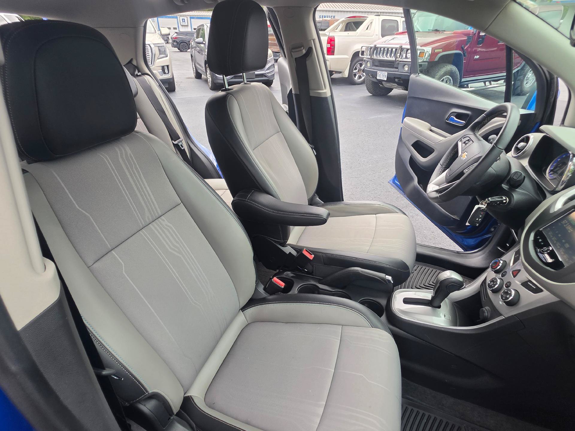 Used 2015 Chevrolet Trax LT w/ LT Sun and Sound Package FWD image 12