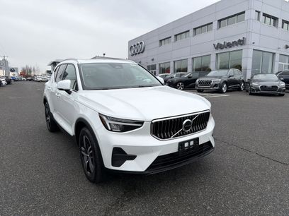 Certified 2025 Volvo XC40 B5 Core
