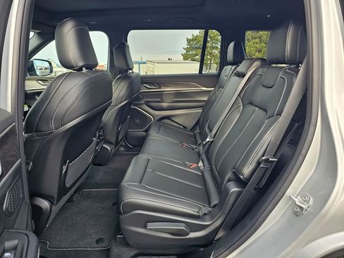 New 2025 Jeep Grand Cherokee L Limited w/ Black Appearance Package AWD/4WD image 13