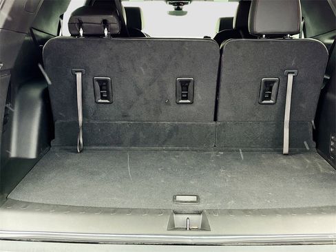 Used 2023 Chevrolet Traverse RS image 27