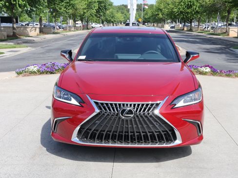 Used 2025 Lexus ES 300h w/ Premium Package FWD image 3