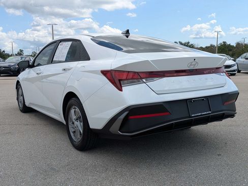 Used 2025 Hyundai Elantra SE FWD image 7