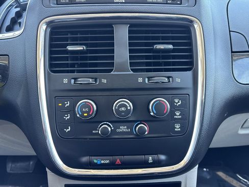 Used 2019 Dodge Grand Caravan SE w/ UConnect Hands-Free Group FWD image 22