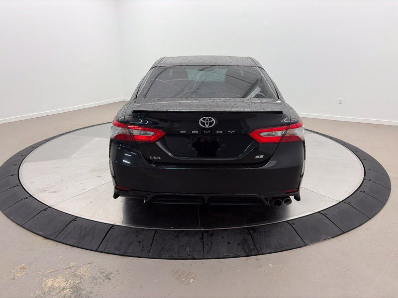 Used 2018 Toyota Camry SE w/ Moonroof Package FWD image 4