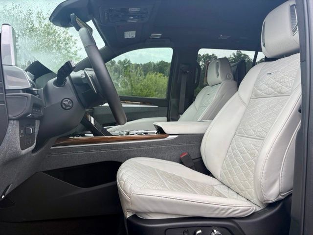 Certified 2025 Cadillac Escalade Sport Platinum AWD/4WD image 25