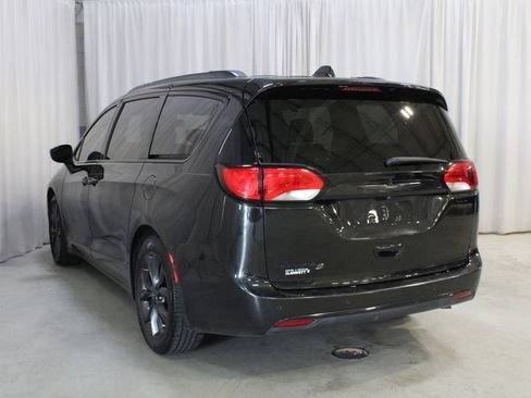 Used 2019 Chrysler Pacifica Touring-L Plus w/ S Appearance Package FWD image 23