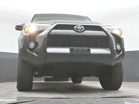 Used 2018 Toyota 4Runner SR5 Premium AWD/4WD image 28