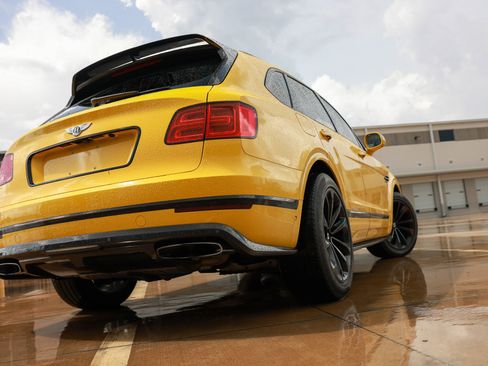 Used 2017 Bentley Bentayga AWD/4WD image 71