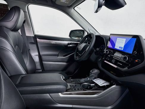 New 2026 Toyota Highlander Limited AWD/4WD image 32