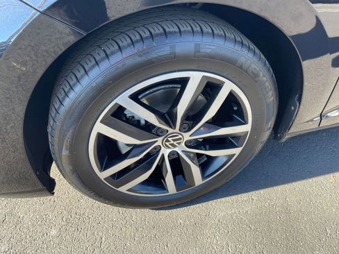 Used 2025 Volkswagen Jetta SE image 30