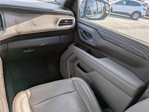 Used 2021 GMC Yukon XL SLT w/ SLT Luxury Plus Package image 18