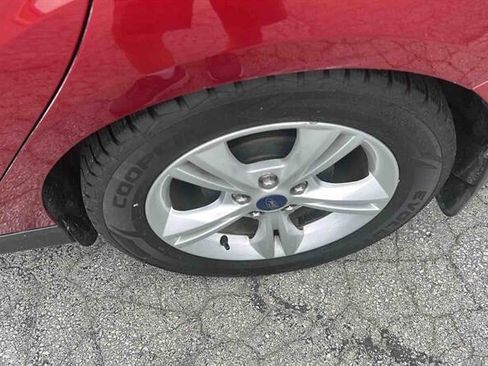 Used 2014 Ford Focus SE w/ SE Winter Package FWD image 12