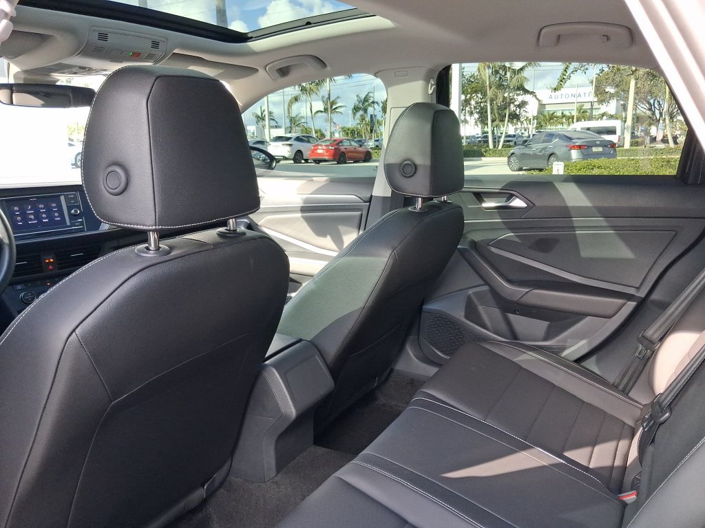 Certified 2024 Volkswagen Jetta SE w/ Panoramic Sunroof Package FWD image 15