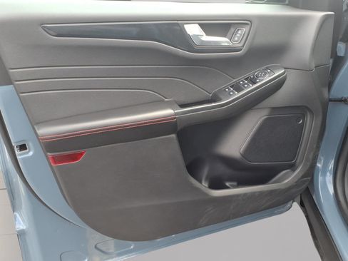 Used 2025 Ford Escape ST-Line Select AWD/4WD image 8
