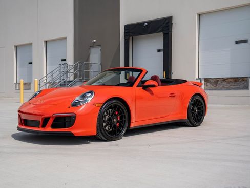 Used 2018 Porsche 911 Carrera GTS RWD image 2