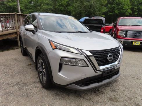 Used 2022 Nissan Rogue SV FWD image 4