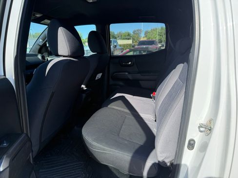 Used 2019 Toyota Tacoma TRD Off-Road w/ Technology Package AWD/4WD image 13