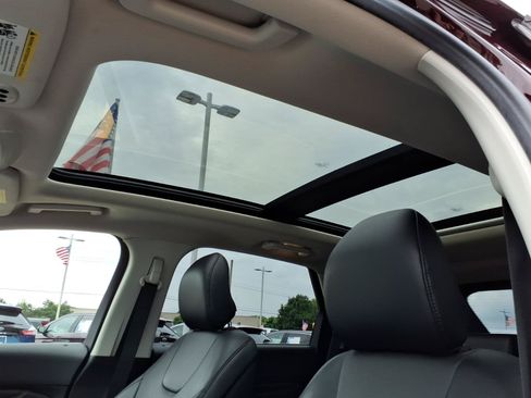 Used 2018 Ford Edge Titanium w/ Equipment Group 302A AWD/4WD image 13