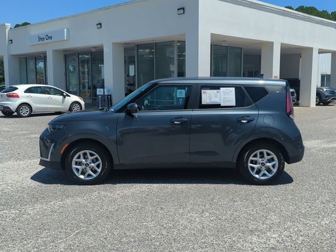 Used 2025 Kia Soul LX w/ LX Technology Package FWD image 4
