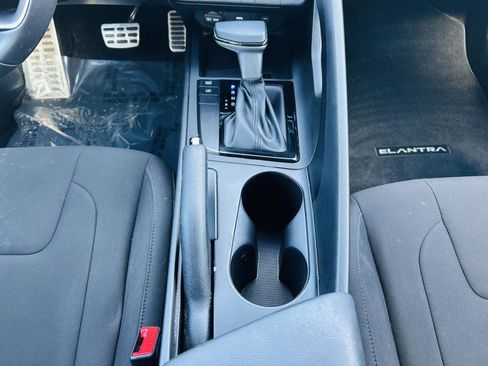 Used 2025 Hyundai Elantra Sport image 18