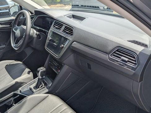 Certified 2023 Volkswagen Tiguan SE FWD image 17