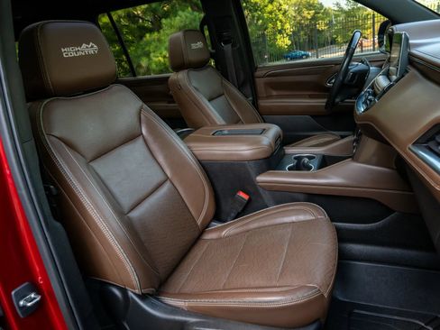 Used 2021 Chevrolet Suburban High Country w/ Premium Package AWD/4WD image 18
