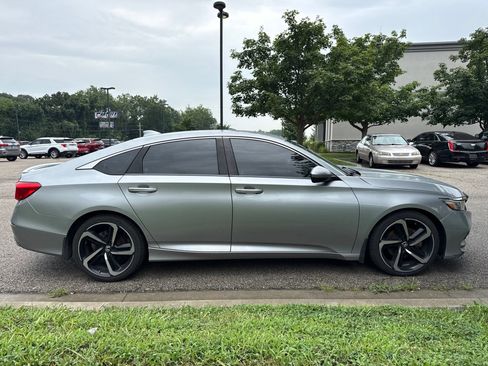 Used 2018 Honda Accord Sport image 4