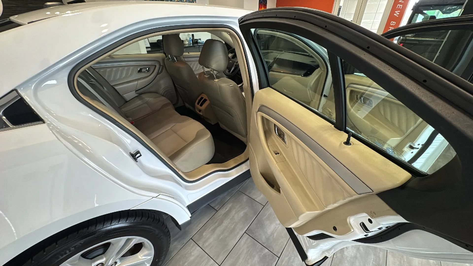Used 2016 Ford Taurus SEL FWD image 22