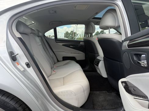 Used 2017 Lexus LS 460 w/ Comfort Package RWD image 9