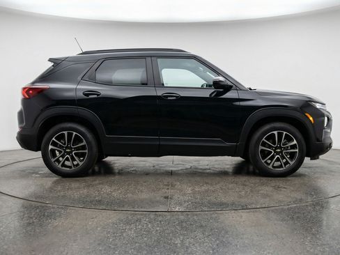 Used 2025 Chevrolet TrailBlazer LT FWD image 11