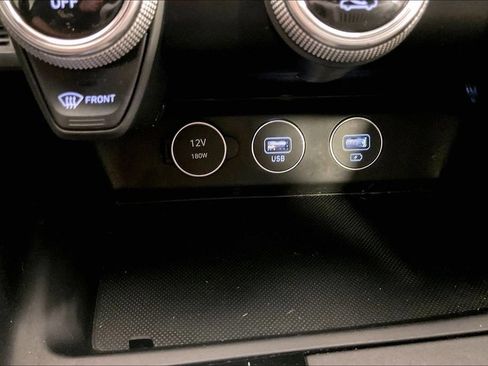 Used 2022 Genesis G70 2.0T RWD image 32