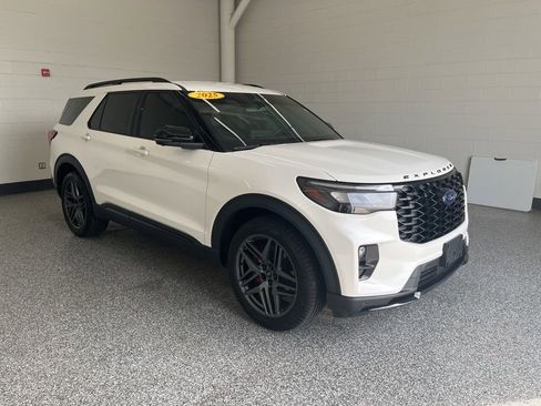 Used 2025 Ford Explorer ST RWD image 8