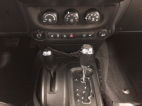 Used 2017 Jeep Wrangler Unlimited Sahara image 17