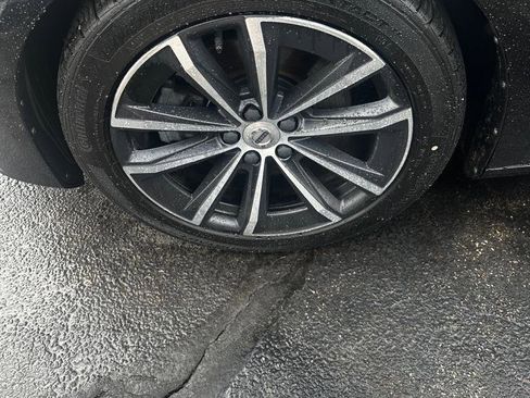 Used 2021 Volvo S60 T5 Momentum image 2