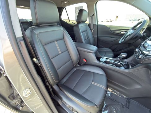 Used 2024 Chevrolet Equinox Premier image 12