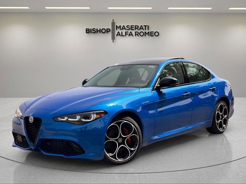 Used 2024 Alfa Romeo Giulia Veloce AWD/4WD image 3