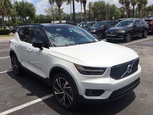 Certified 2022 Volvo XC40 T5 R-Design w/ Climate Package AWD/4WD image 1