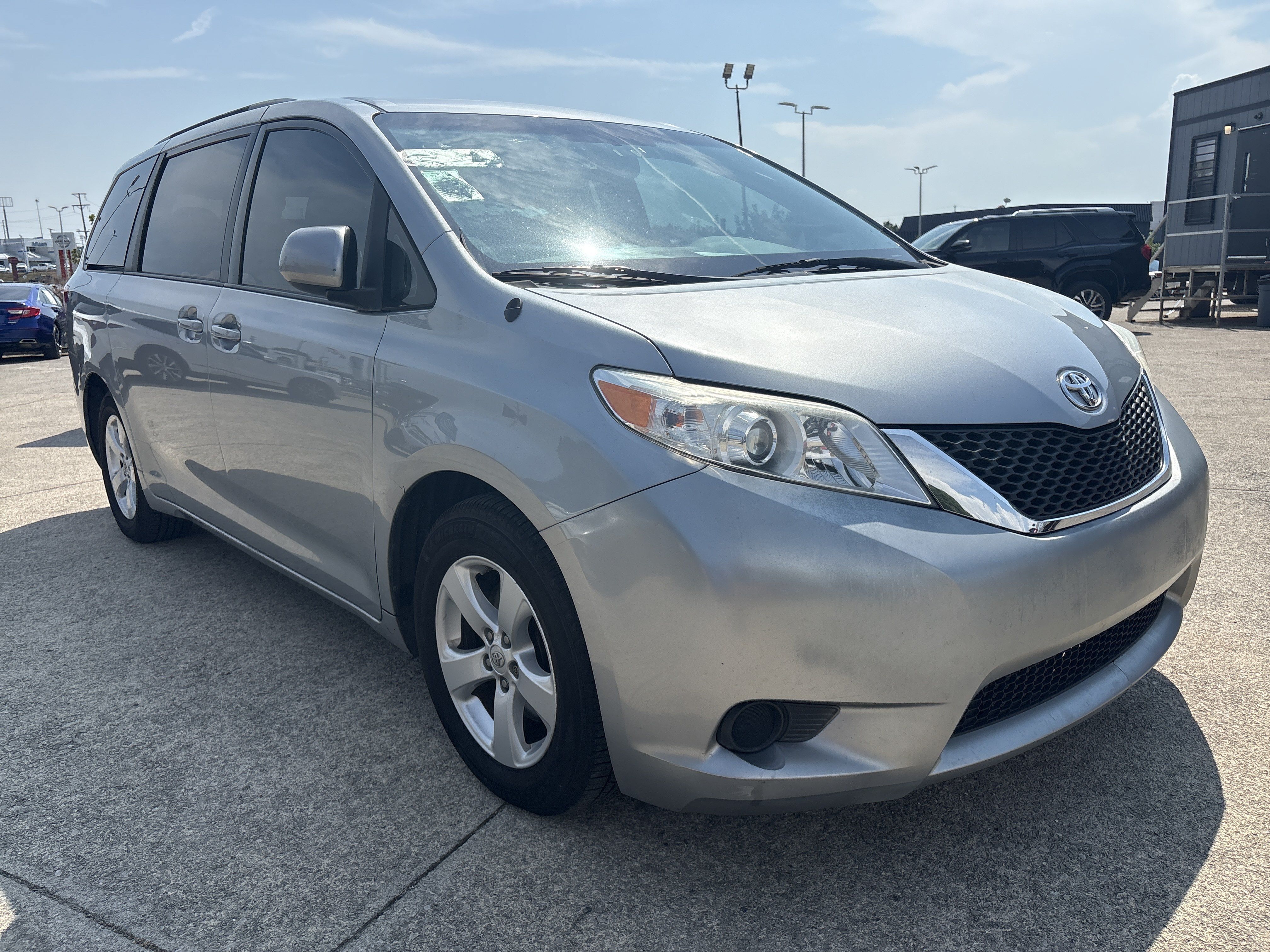 Used 2014 Toyota Sienna LE FWD image 1