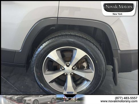 Used 2021 Jeep Cherokee Limited AWD/4WD image 5